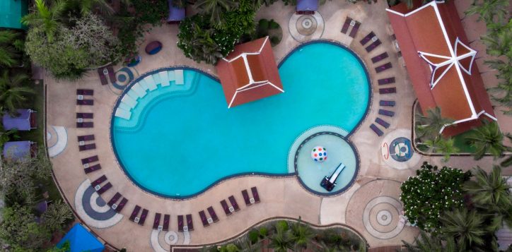 mercure-pattaya-hotel-poolside-10-2